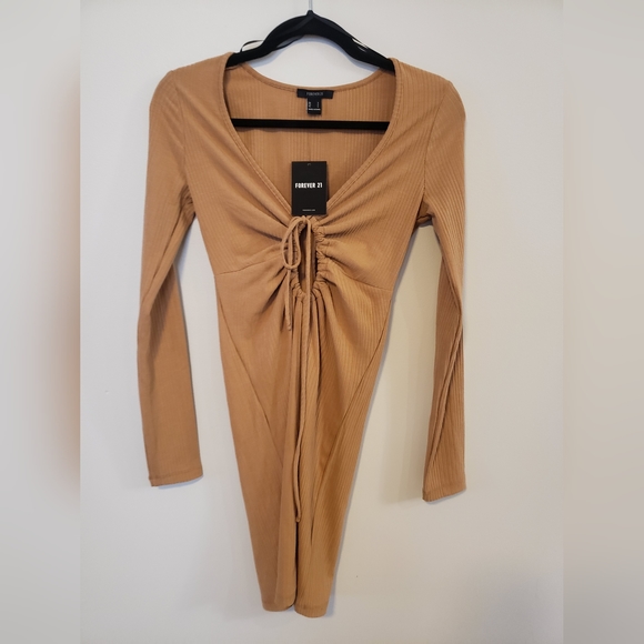 🧑🎄10/10🧑🎄Forever 21 long sleeve dess with peak a boo - Picture 2 of 5